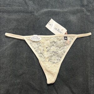 La Vie En Rose Low Rise Ivory Floral Lace Thong